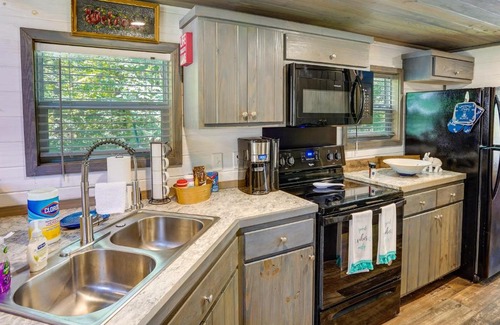 Mayfield House | Mayfield Tiny Home with Porch, Walk to Beaches!