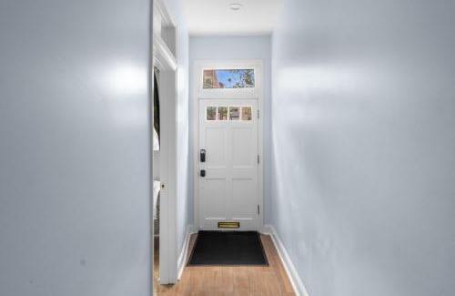Old Town Alexandria House | Mayflower Hospitality 4B Retreat- Old Town, VA