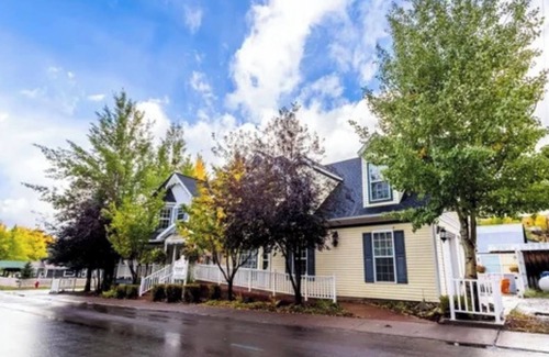 Creede House | Mayfly Manor 3-bedroom townhome in charming Creede Colorado