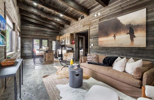 Last Chance House | Mayfly Meadow,/Cozy Cabin/World class Fishing/Fire pit/BBQ