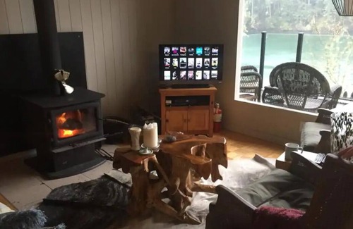 Mayne Island Cabin | Mayne Island cozy Cabin Rental