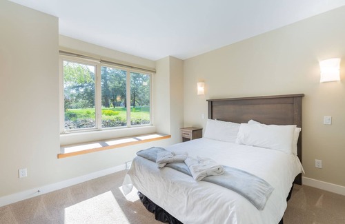 Mayne Island Hotel | Mayne Island Resort