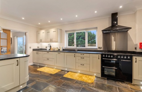 Kilgetty House | Maynor - Luxury House, Log Burner, Central
