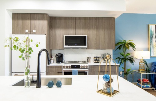 Desert View Village Apartment | Mayo Hospital》King Bed》5 min to Shopping》Parking