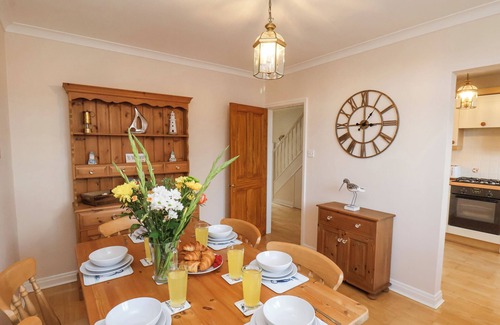 Fylingthorpe Cottage | MAYPOLE COTTAGE, family friendly, with a garden in Fylingthorpe