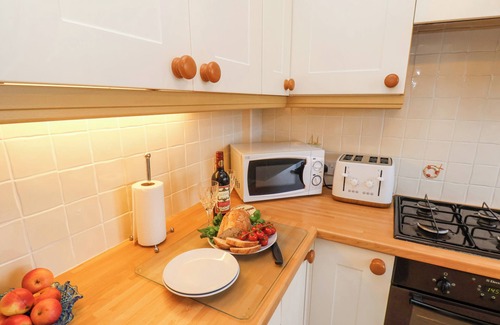 Fylingthorpe Cottage | MAYPOLE COTTAGE, family friendly, with a garden in Fylingthorpe