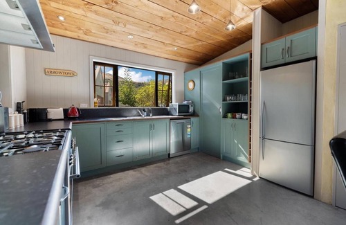 Arrowtown House | Maytime Cottage - Arrowtown Holiday Home