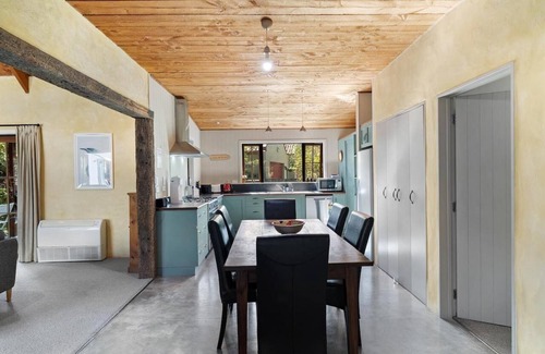 Arrowtown House | Maytime Cottage - Arrowtown Holiday Home
