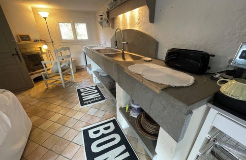 Lagnes Cottage | MAZET PROVENCAL NESTLED IN THE HEART OF THE LUBERON
