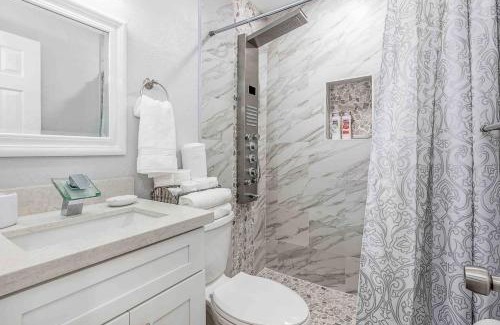 Hollywood House | Mazor Luxury Two Bedroom Vacation Home