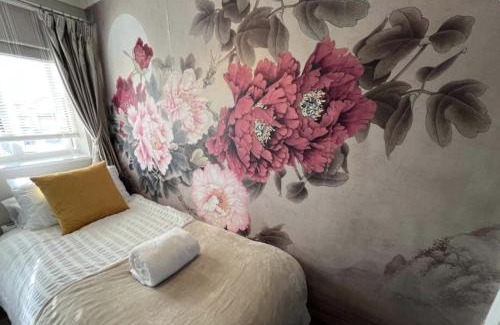 Swindon House | Mazurek Sleeps 10 Long stays Contractors WI-FI