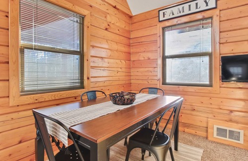 McCall Cabin | Mccall's Multiple Cabin Retreat for Larger Groups walk to Lake