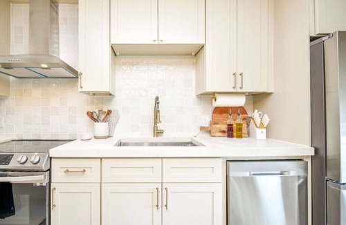 Burlington Apartment | McCauley House C | Relax in Luxurious Finishes