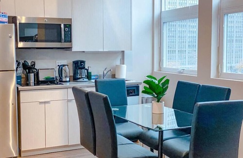 Near South Side Apartment | McCormick Place 2b/2b with optional parking/sleeps 6