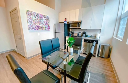 Near South Side Apartment | McCormick Place 2b/2b with optional parking/sleeps 6