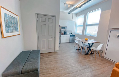 Near South Side Apartment | McCormick Place 2br/2ba with optional parking that sleeps 6
