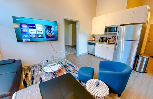 Near South Side Apartment | McCormick Place 2br/2ba with optional parking that sleeps 6