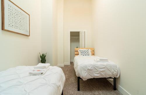 Near South Side Apartment | McCormick Place 420 Friendly 3BR in Downtown Chicago with Optional Parking Sleeps 8 Guests Near Soldier Field, Grant Park and Lakefront Trail