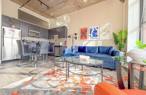 Near South Side Apartment | McCormick Place city view 2br/2ba with optional parking/sleeps 6