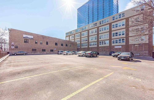 Near South Side Apartment | McCormick Place Designer Studio with optional parking for up to 4 guests