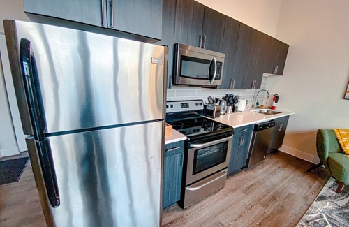 Near South Side Apartment | McCormick Place Studio with optional parking and Gym for up to 4 guests