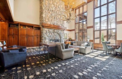 Highlands Townhomes Apartment | McCoy Peak 101 by East West Hospitality