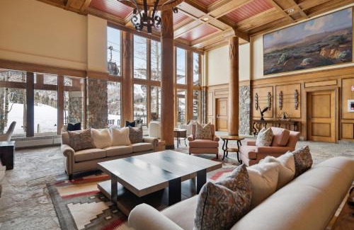 Highlands Townhomes Apartment | McCoy Peak 101 by East West Hospitality