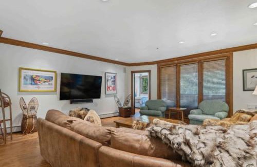 Highlands Townhomes Apartment | McCoy Peak 305 by East West Hospitality