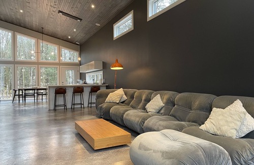 Douro-Dummer House | MCCRACKEN’S MID CENTURY MODERN LUXURY COTTAGE