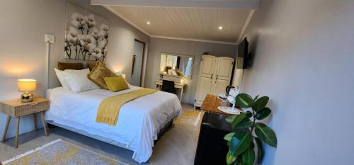 Malmesbury House | McCrae's Garden Suite