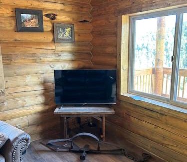 Gardiner House | McDonald Cabin #2 next to YNP