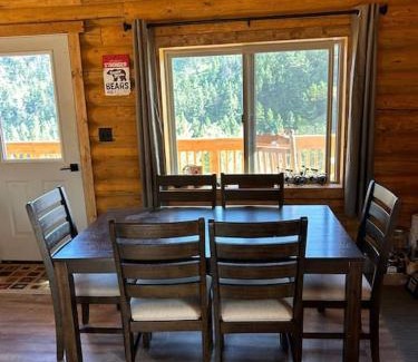 Gardiner House | McDonald Cabin #2 next to YNP