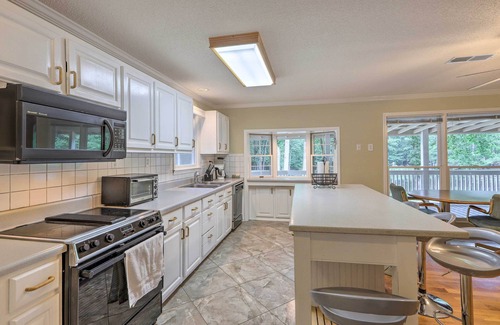 McDonough House | McDonough Getaway w/Private Lake on 24 Acres