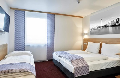 Lierenfeld Hotel | McDreams Hotel Düsseldorf-City