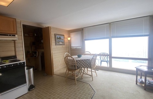 New Harbor Apartment | McFarland Shore | New Harbor