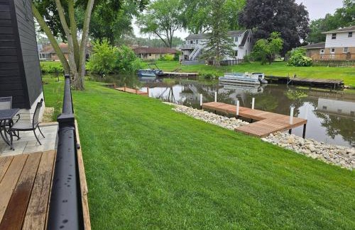 McHenry House | McHenry Riverside Retreat Comfort