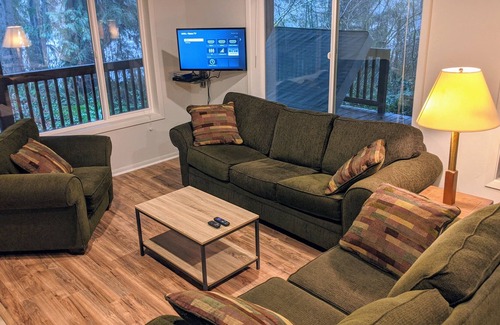 Blue River House | McKenzie River Cozy Cabin