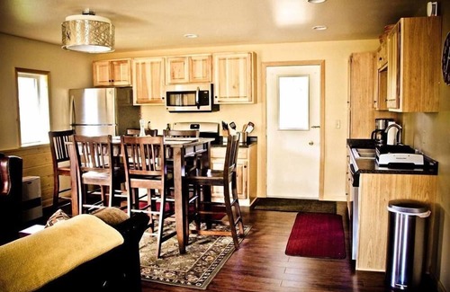 McKinley Park Cabin | McKinley Creekside Cabins