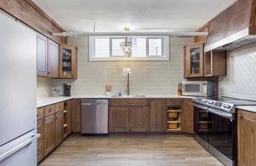Pocatello House | McKinley Mansion Full Building w/Bball gym, Arcades, 13000 sqft, Sleeps 70.