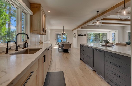 Homewood House | McKinney Bay Retreat - Split Lakefront - TLUXP