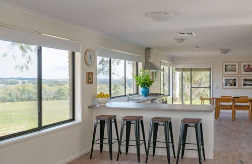 McLaren Flat House | McLaren Vale Getaways - Hillside House