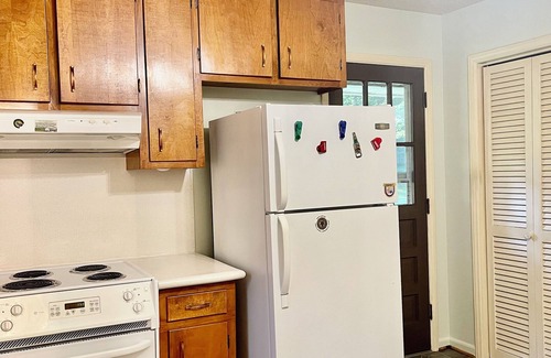 Southwest Raleigh House | MCM 3BR/2Ba in a peaceful, central Raleigh neighborhood