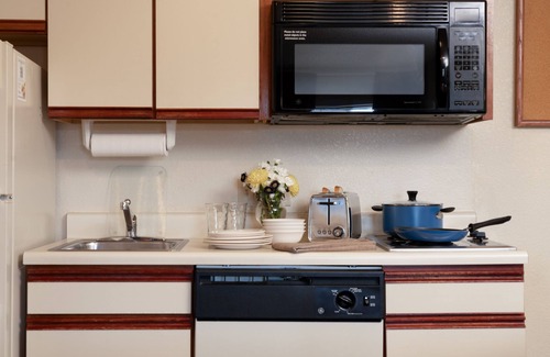 Northeast Colorado Springs Hotel | MCM Elegante Suites