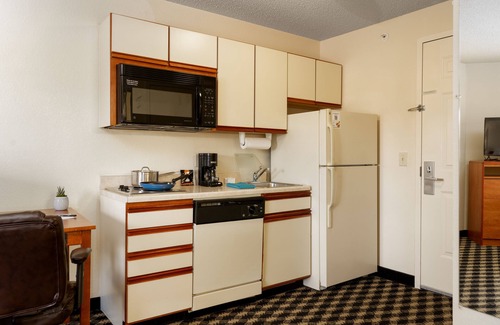 Northeast Colorado Springs Hotel | MCM Elegante Suites