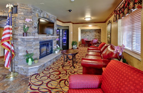 Northeast Colorado Springs Hotel | MCM Elegante Suites