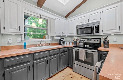 Rogers House | MCM Lakehouse - Direct Lake Access - Sleeps 8
