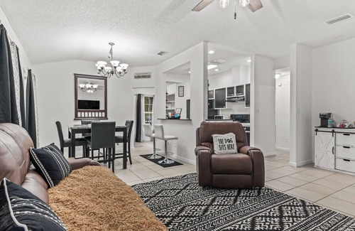 Crawfordville House | McMahon's Tail-Waggin' Retreat in the Heart of Crawfordville with AC, Fenced.