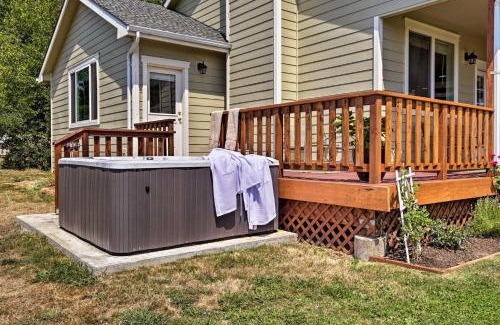 McMinnville House | McMinnville Wine Country Home with Hot Tub and Deck
