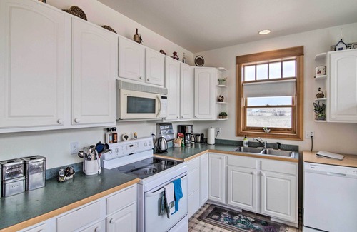 Livingston House | 'McNiven's Rest' Guest House w/Mtn Views!