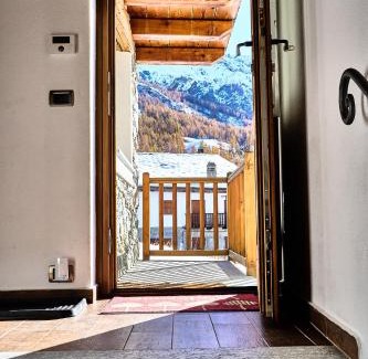 Valtournenche Apartment | MCX Vacation Rental - MAISON LOZ Duplex in villaggio tipico Valdostano con comfort moderni e panorama mozzafiato